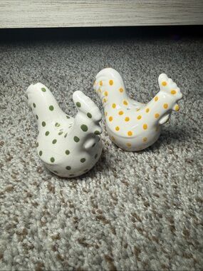 Vintage Farmhouse Ceramic‎ polka-dot
rooster salt and pepper shakers